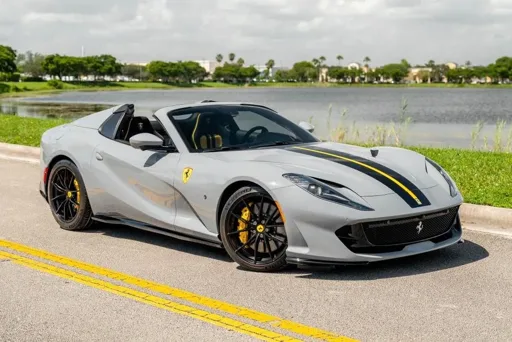 Ferrari 812 GTS met 953 mijl en 245.000 dollar aan opties te koop