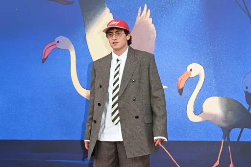 Tredici Pietro debuta como actor interpretando a Gianni Morandi joven en el filme sobre Lucio Dalla Tredici Pietro debuta como actor interpretando a Gianni Morandi joven en el filme sobre Lucio Dalla