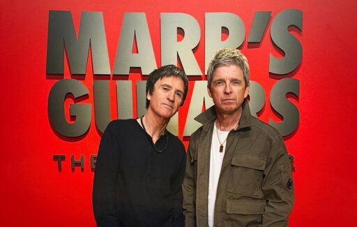 Johnny Marr y Noel Gallagher repasan las guitarras icónicas de Marr en una exposición en Londres Johnny Marr y Noel Gallagher repasan las guitarras icónicas de Marr en una exposición en Londres
