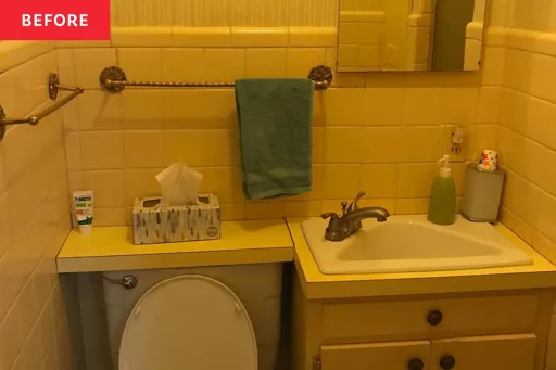 Badrumsrenovering med fjärilstapet löste trångt dörrproblem