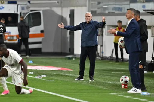 Șumudică refuză să dea mâna cu Burcă după Sepsi – CFR Cluj 3-1: «Nu dau mâna cu cineva care face asta» Șumudică refuză să dea mâna cu Burcă după Sepsi – CFR Cluj 3-1: «Nu dau mâna cu cineva care face asta»