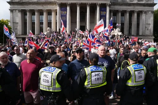 Two Men and Teenager Arrested at Second Weekend of Portsmouth Anti-Immigration Protest
