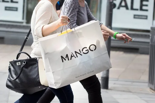 El encaje se consolida como la tendencia clave del otoño y Mango lo lleva a las calles por menos de 20 euros