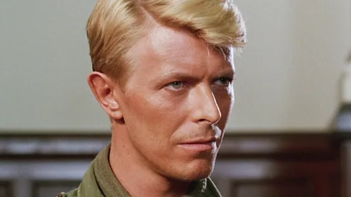 David Bowie demostró su talento actoral en «Merry Christmas, Mr. Lawrence», un clásico antibélico David Bowie demostró su talento actoral en «Merry Christmas, Mr. Lawrence», un clásico antibélico
