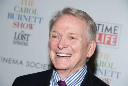 Muere Bob Mackie, diseñador de vestuario de Cher y Tina Turner, a los 87 años Muere Bob Mackie, diseñador de vestuario de Cher y Tina Turner, a los 87 años
