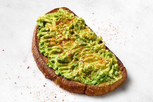 Il segreto per un avocado toast più cremoso? Un velo di formaggio spalmabile