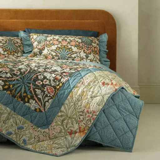 Habitat e Morris & Co. lanciano il copriletto trapuntato Hyacinth Habitat e Morris & Co. lanciano il copriletto trapuntato Hyacinth