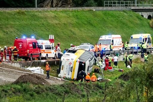 Nederlandse touringcar gekanteld in Zwitserse Alpen: vijf doden en veertig gewonden