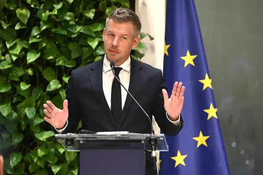 Sondaggio Swg, Fratelli d'Italia resta primo partito al 27% Sondaggio Swg, Fratelli d'Italia resta primo partito al 27%