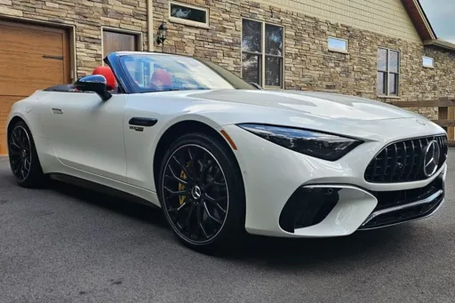 Mercedes-AMG SL55 uit 2023 met 14.000 mijl en buyback-titel op veiling