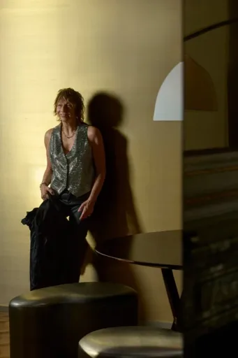 Gianna Nannini celebra 50 anni di rock e i look su misura di Giorgio Armani