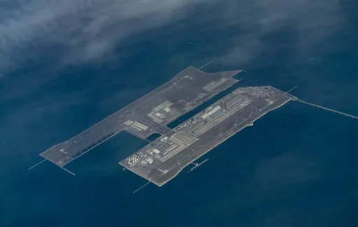 L'aéroport le plus cher du monde, signé Renzo Piano, est construit sur une île artificielle L'aéroport le plus cher du monde, signé Renzo Piano, est construit sur une île artificielle