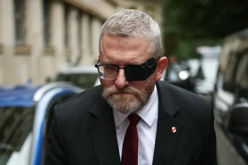 Grzegorz Braun zerwał spotkanie z rosyjską opozycją w Parlamencie Europejskim Grzegorz Braun zerwał spotkanie z rosyjską opozycją w Parlamencie Europejskim