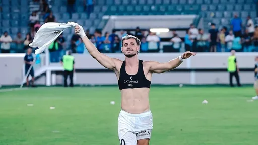 Vlad Dragomir a marcat la două minute după intrarea pe teren în AEK Larnaca – Pafos 0-1 Vlad Dragomir a marcat la două minute după intrarea pe teren în AEK Larnaca – Pafos 0-1