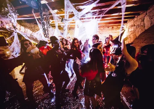 Idee per costumi di gruppo a Halloween, oltre i soliti cliché