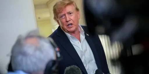 Трамп припустив, що США можуть залишитися в Ірані та взяти під контроль нафту, як у Венесуелі Трамп припустив, що США можуть залишитися в Ірані та взяти під контроль нафту, як у Венесуелі