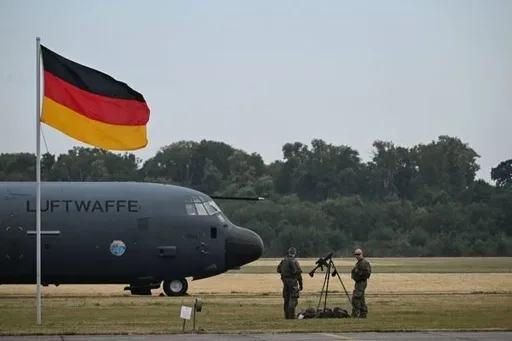 Drohne stürzt nahe Bundeswehr-Flughafen Wunstorf ab Drohne stürzt nahe Bundeswehr-Flughafen Wunstorf ab