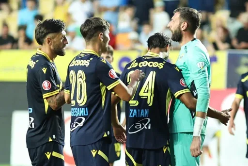 Petrolul învinge Csikszereda cu 2-0 și urcă pe locul patru în Superligă Petrolul învinge Csikszereda cu 2-0 și urcă pe locul patru în Superligă