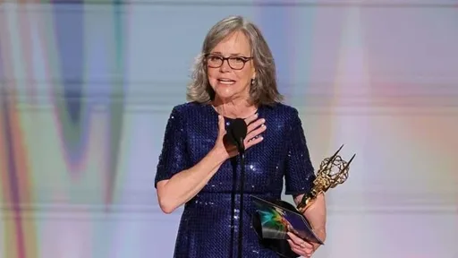 Sally Field gana el Emmy a mejor actriz protagonista de serie limitada por «Remarkably Bright Creatures» Sally Field gana el Emmy a mejor actriz protagonista de serie limitada por «Remarkably Bright Creatures»