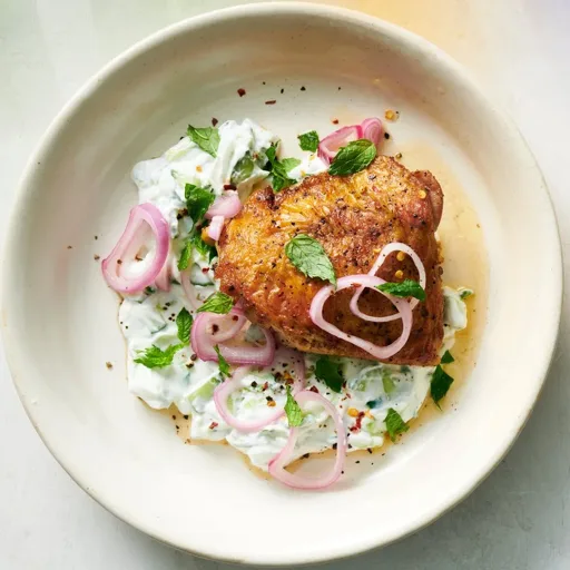 Chef Devin Finigan kookt op vrije avonden kip met yoghurt voor het hele gezin Chef Devin Finigan kookt op vrije avonden kip met yoghurt voor het hele gezin