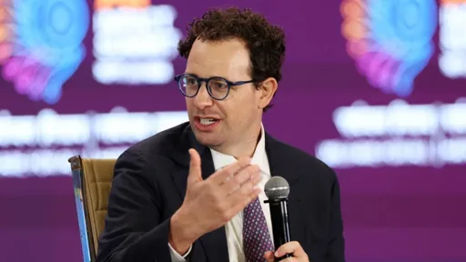Le patron d'Anthropic appelle à ralentir le développement de l'IA, Musk et Altman le soutiennent