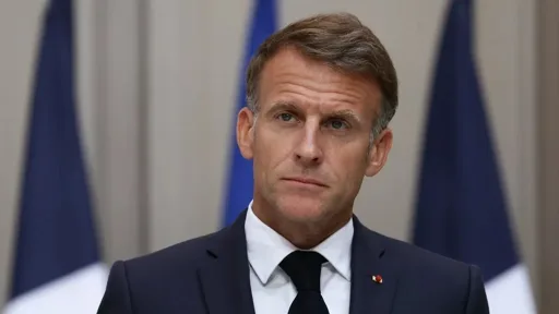 Macron wil kritieke infrastructuur beter beschermen tegen Russische hybride aanvallen