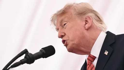 En Irlande, Donald Trump se prononce pour une île « unifiée » et surprend les unionistes En Irlande, Donald Trump se prononce pour une île « unifiée » et surprend les unionistes