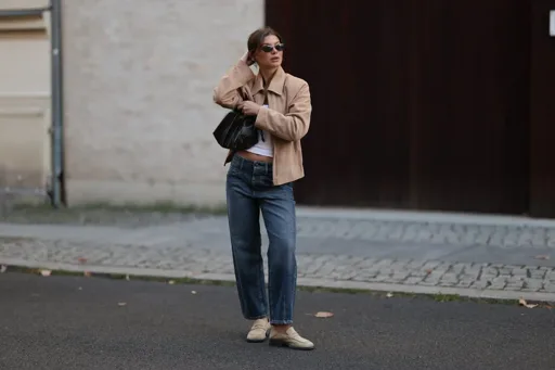 Il jeans dritto anni '90 torna protagonista dell'autunno Il jeans dritto anni '90 torna protagonista dell'autunno