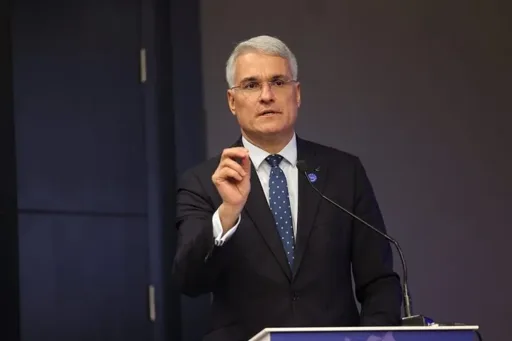 Pîslaru: Fermierii merită mai mult decât un concurs de declarații politice. Grindeanu omite că Ministerul Agriculturii a fost condus cinci ani de PSD Pîslaru: Fermierii merită mai mult decât un concurs de declarații politice. Grindeanu omite că Ministerul Agriculturii a fost condus cinci ani de PSD