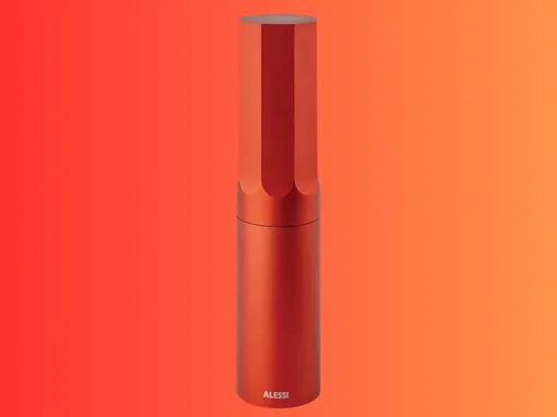 Konstantin Grcic firma KG01 per Alessi, il macinapepe che si fa capire al primo tocco Konstantin Grcic firma KG01 per Alessi, il macinapepe che si fa capire al primo tocco