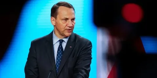 Сікорський закликав НАТО посилити навчання біля Калінінграда Сікорський закликав НАТО посилити навчання біля Калінінграда