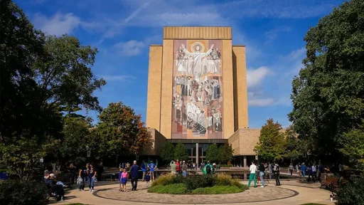 Police Search for Suspect After Gunfire Near Notre Dame Stadium During Football Game Police Search for Suspect After Gunfire Near Notre Dame Stadium During Football Game
