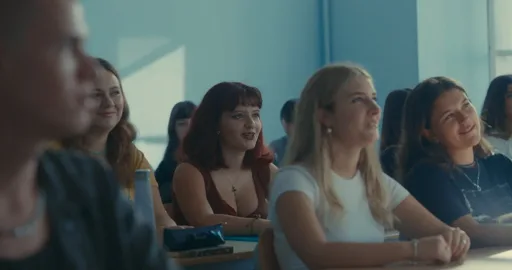 FOMO, la docu-serie que retrata el último año de instituto sin filtros, llega a RaiPlay