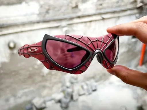 Occhiali da sole non ufficiali Oakley x Spider-Man: il concept di Ivan Vanacore