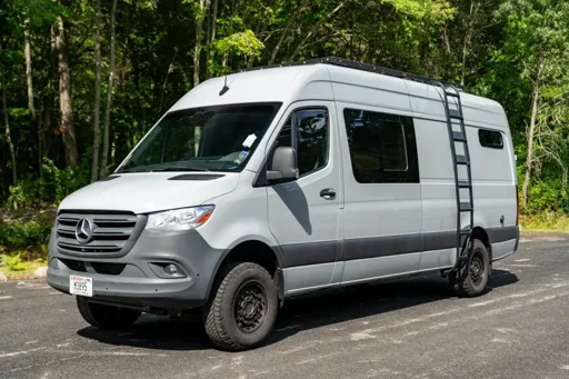 Mercedes-Benz Sprinter 2500 4x4 camper met 29.000 mijl op de teller Mercedes-Benz Sprinter 2500 4x4 camper met 29.000 mijl op de teller