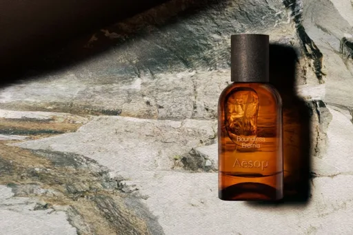 Aesop lancia un profumo autunnale che sa di aria fredda e spezie calde