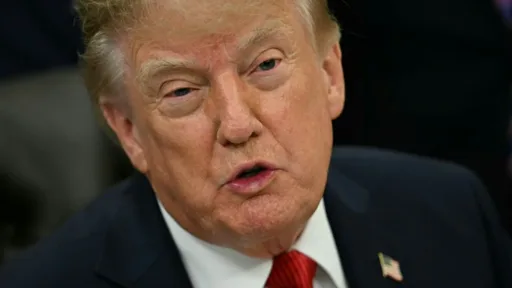 Trump verbietet CNN, MS NOW und Politico den Zugang zum Weißen Haus Trump verbietet CNN, MS NOW und Politico den Zugang zum Weißen Haus