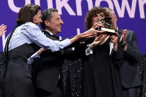 Maggie Gyllenhaal Says Venice Golden Lion for 'Woman Unknown' Was Not a Gender Statement Maggie Gyllenhaal Says Venice Golden Lion for 'Woman Unknown' Was Not a Gender Statement