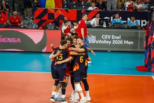 România învinge Ucraina cu 3-0 și se califică în sferturile Campionatului European de volei. Tricolorii urcă pe locul 22 mondial